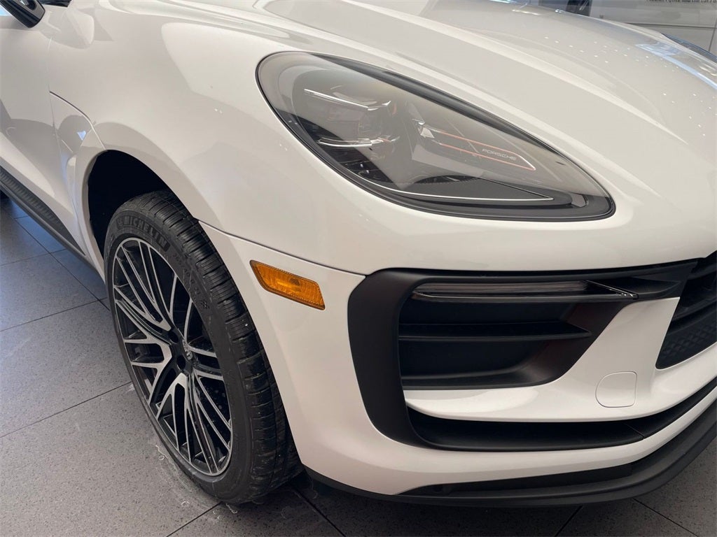 2026 Porsche Macan Base