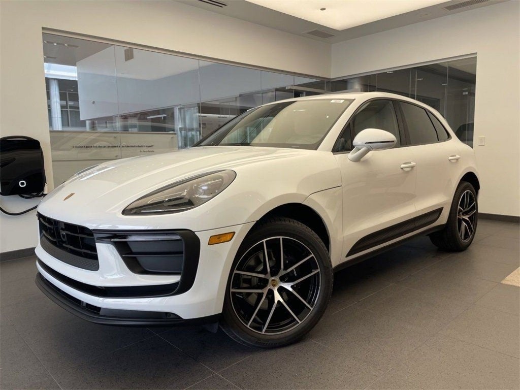 2025 Porsche Macan Base