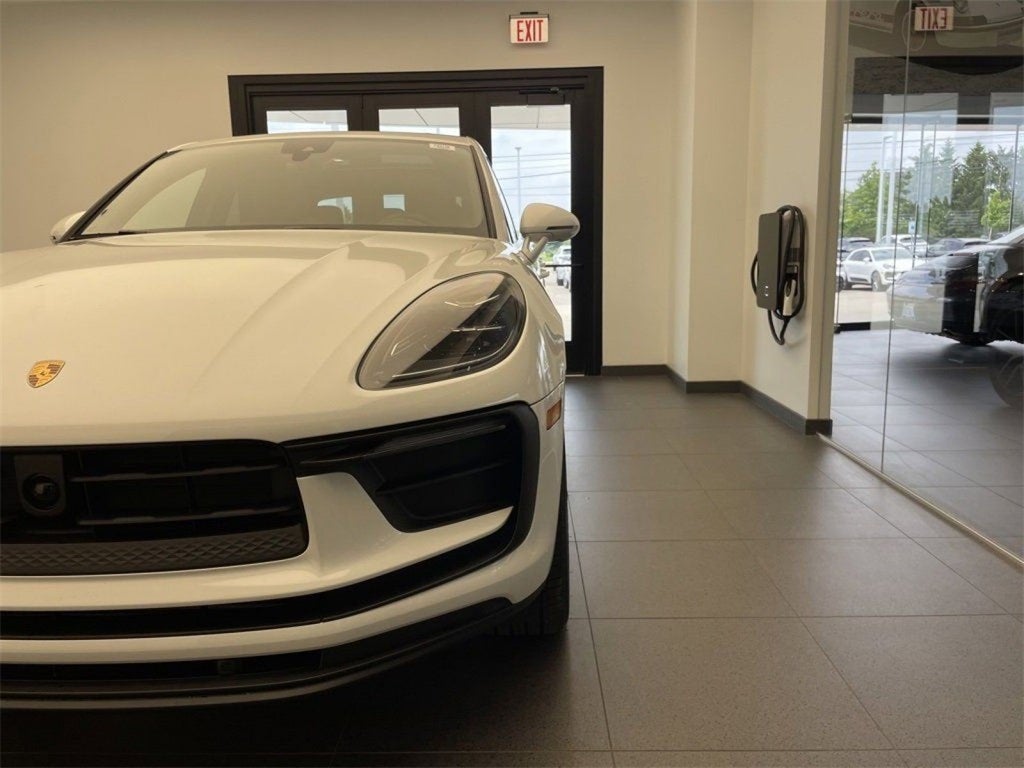 2025 Porsche Macan Base