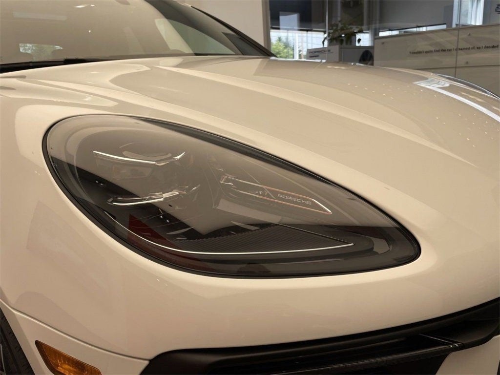 2025 Porsche Macan Base