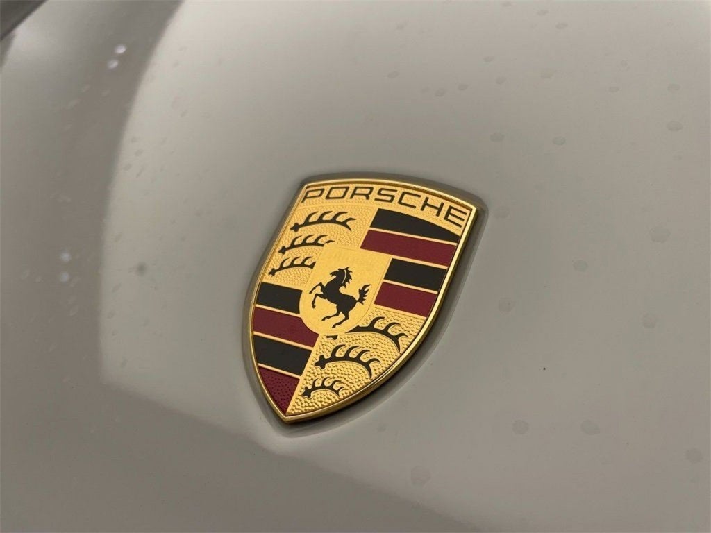 2025 Porsche Macan Base