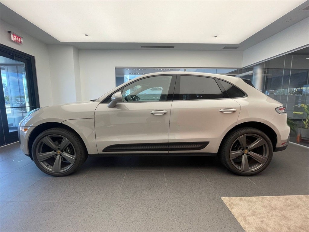 2025 Porsche Macan Base