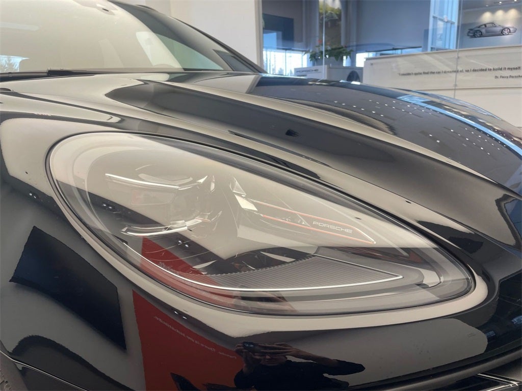 2026 Porsche Macan Base