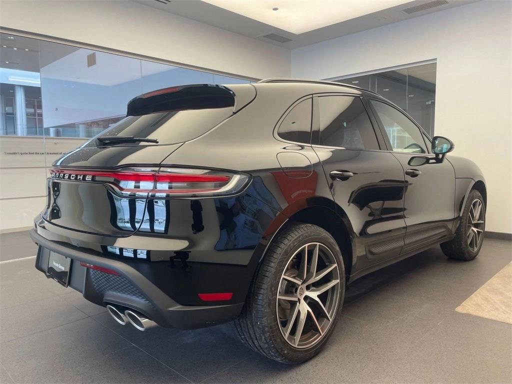 2026 Porsche Macan Base