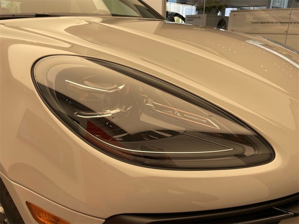 2025 Porsche Macan Base