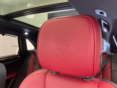 2025 Porsche Macan Base
