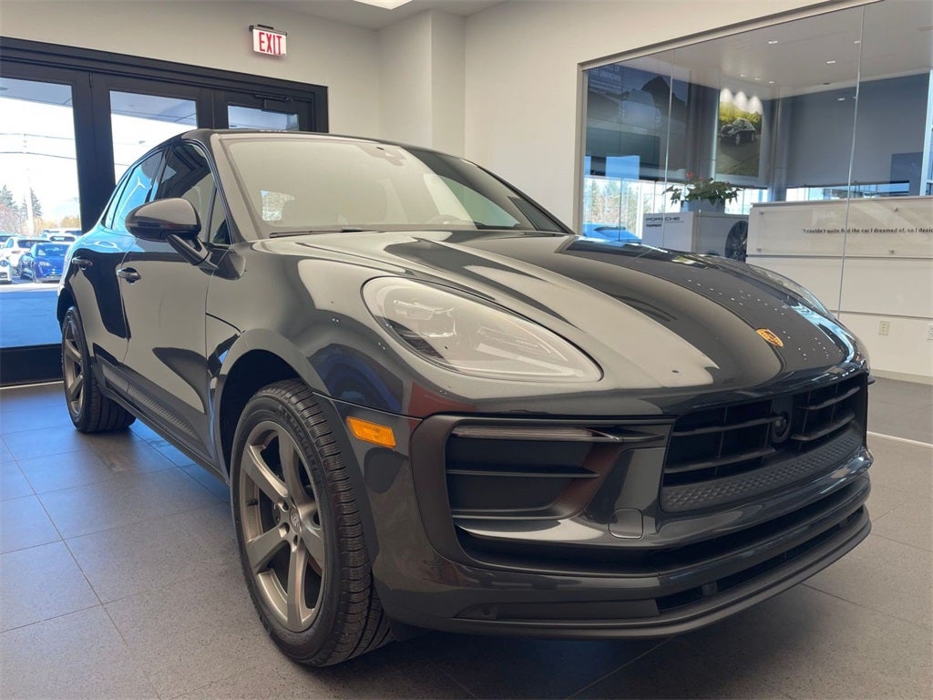 2025 Porsche Macan Base