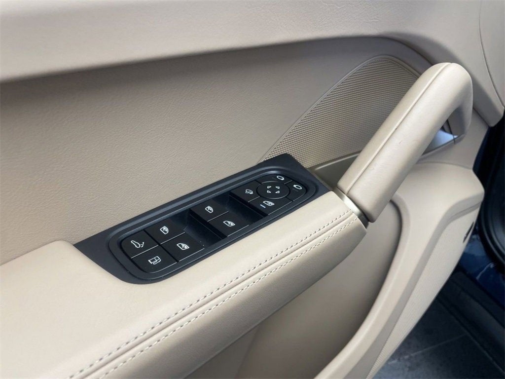 2025 Porsche Cayenne Base