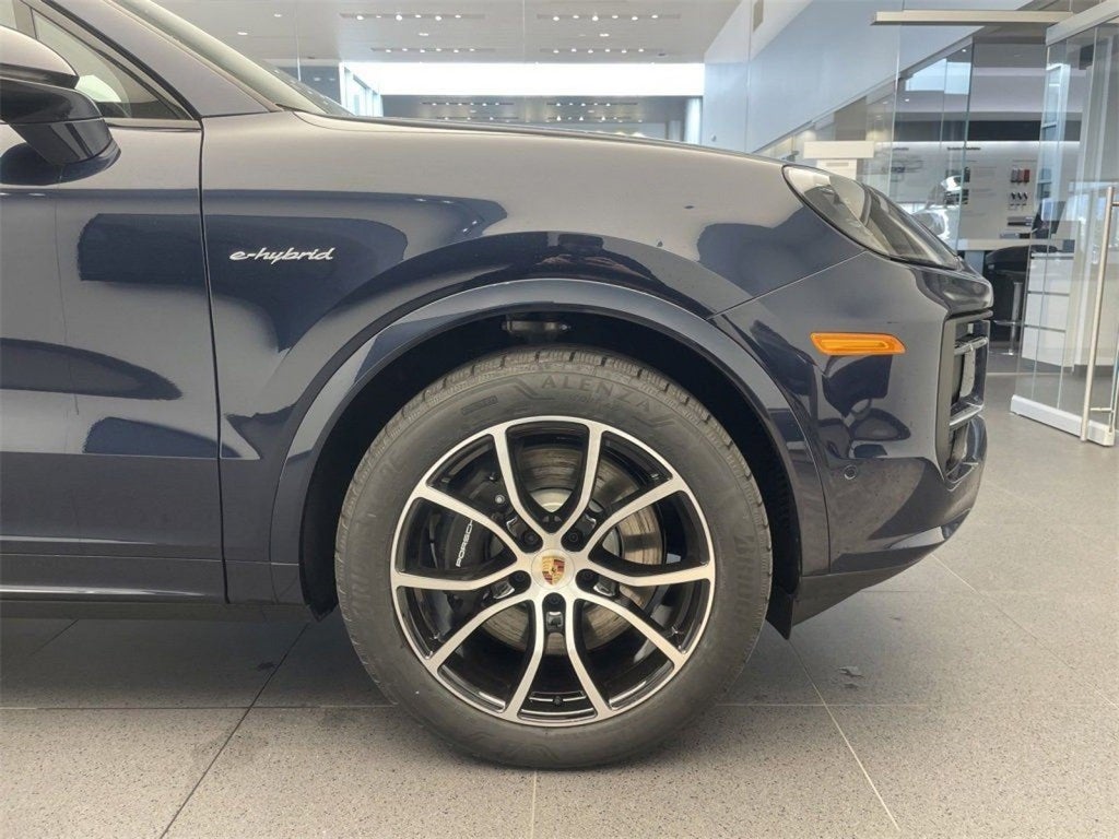 2025 Porsche Cayenne Base